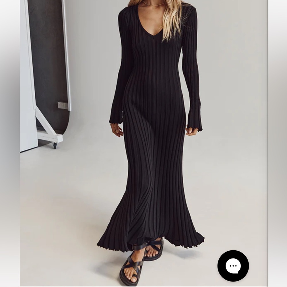 REIGN BLACK SLEEVED KNIT MIDI DRESS